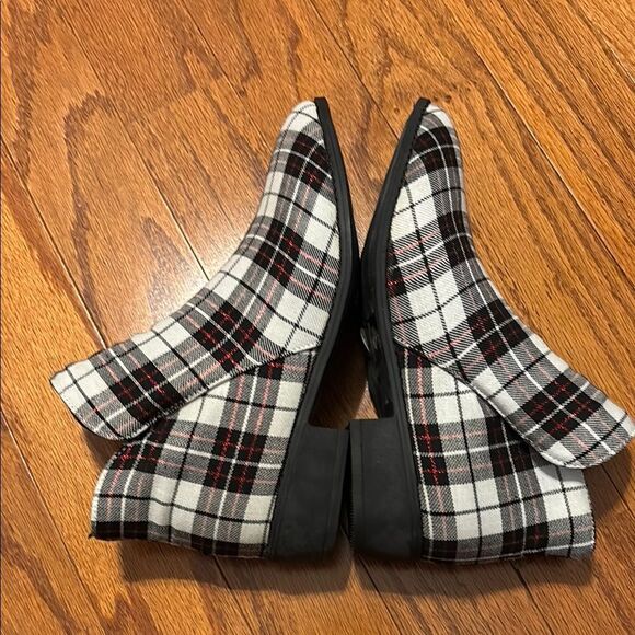Black and White Ankle Booties with Classic Checkered Design - Picture 4 of 6
